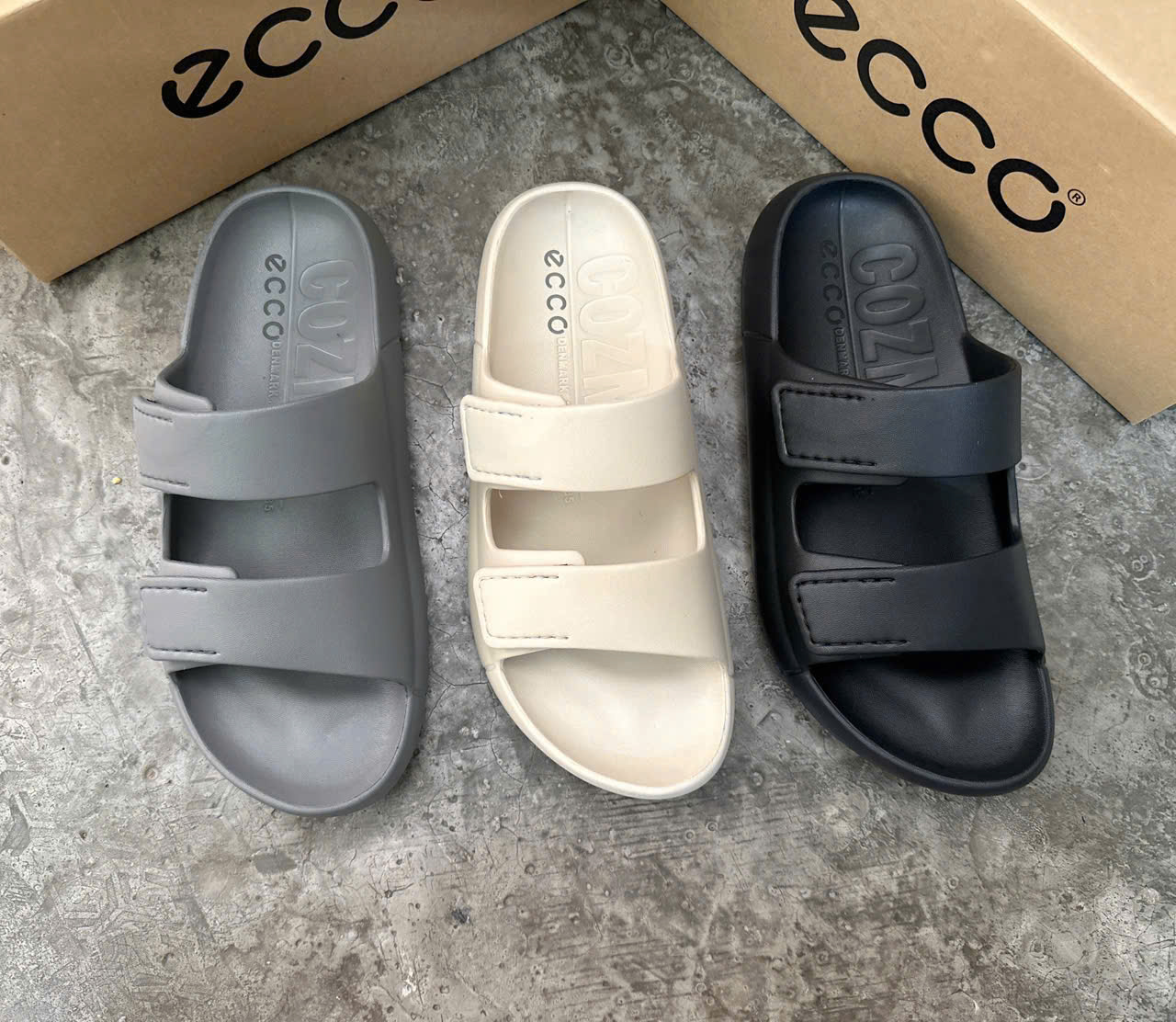 Dép đúc quai dán Ecco – chất liệu nhẹ, mềm êm