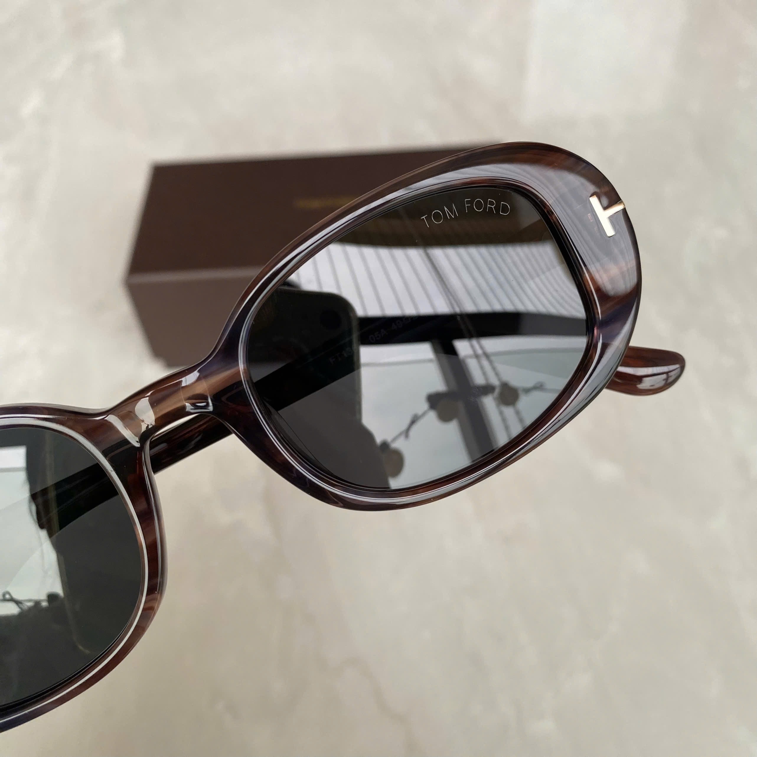 Tom Ford Sunglasses FT1364 – thiết kế thanh lịch, hiện đại