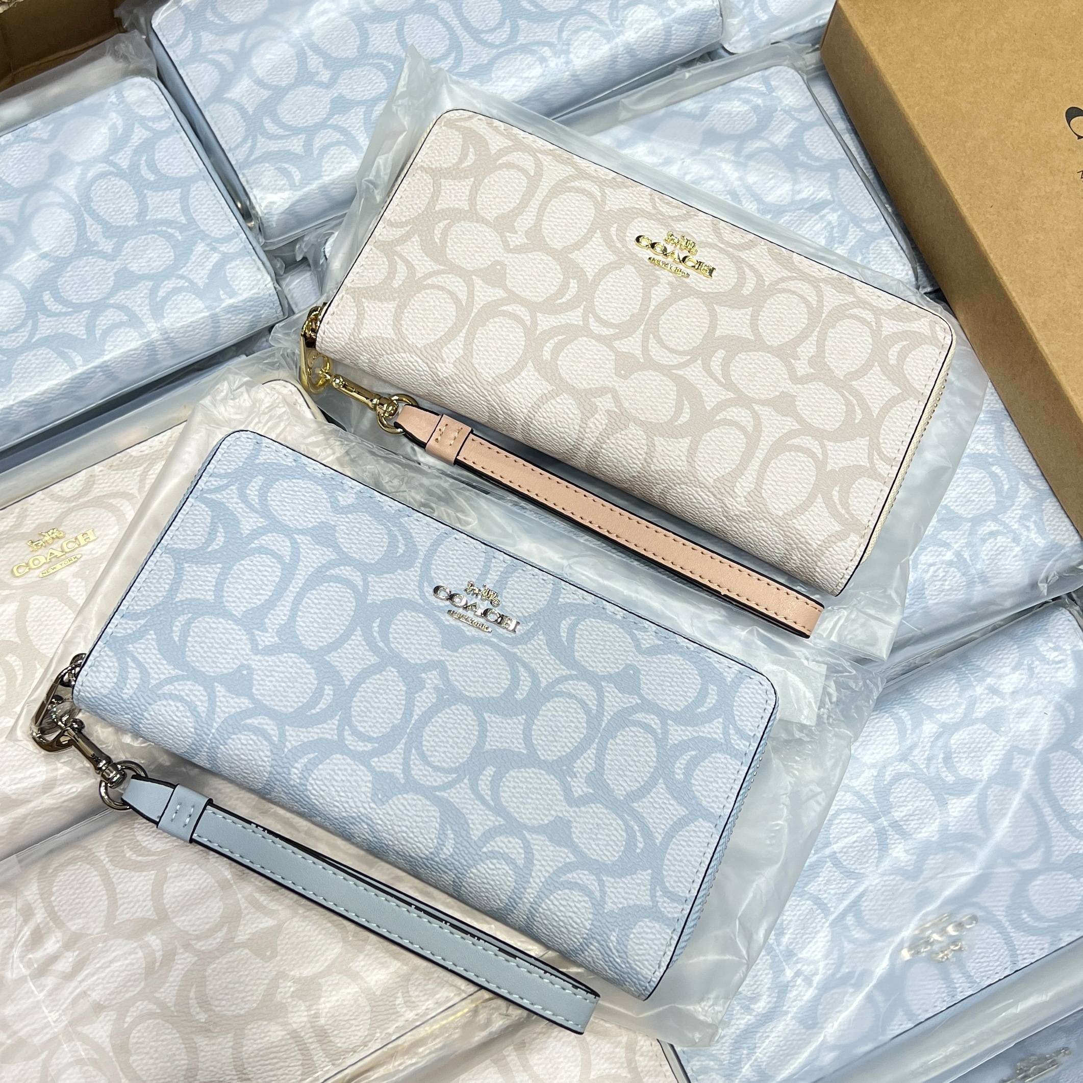 Coach Long Zip Around Wallet CBO02 – ví dáng dài, tiện dụng