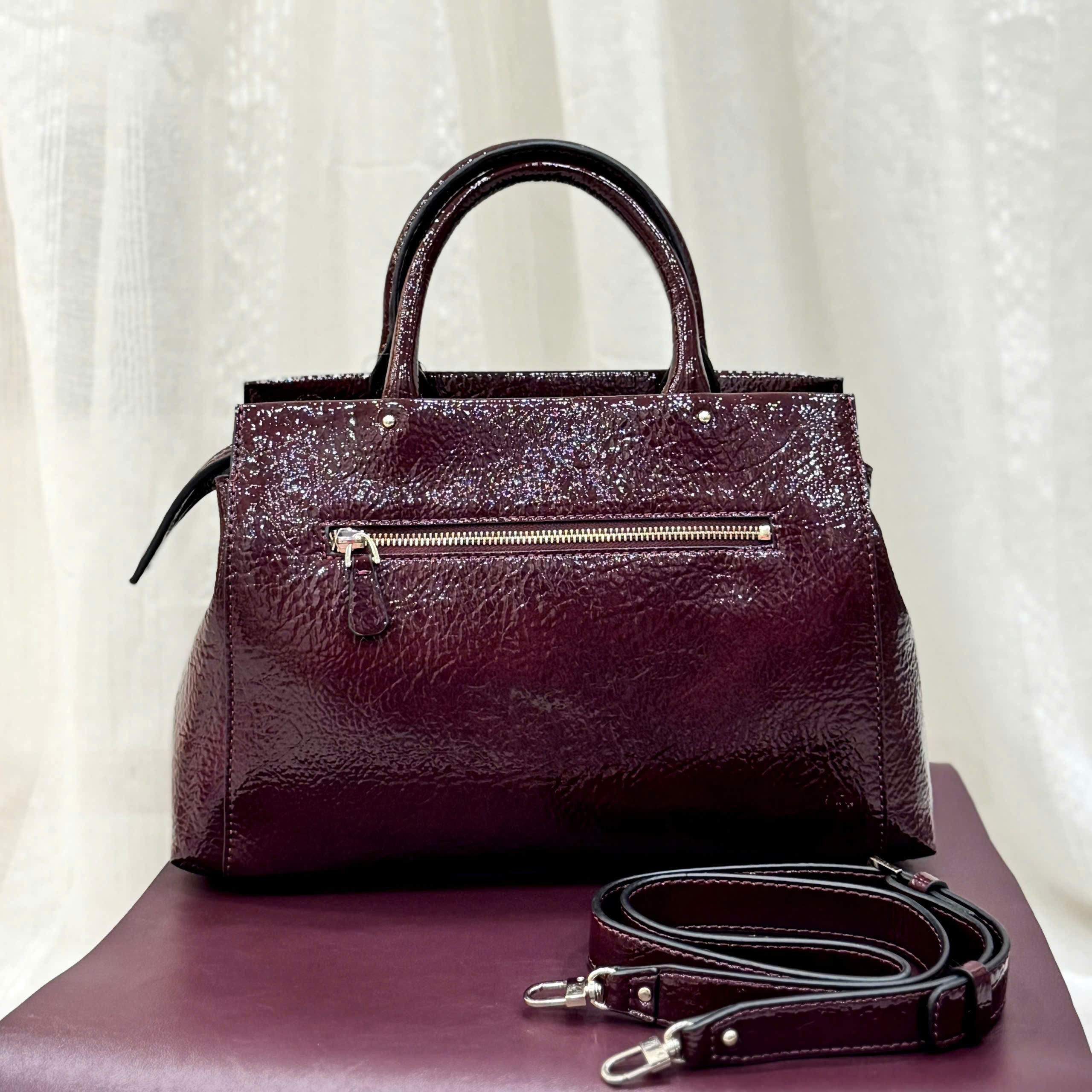 Guess Levia Satchel Bag, Thiết Kế Công Sở Thanh Lịch